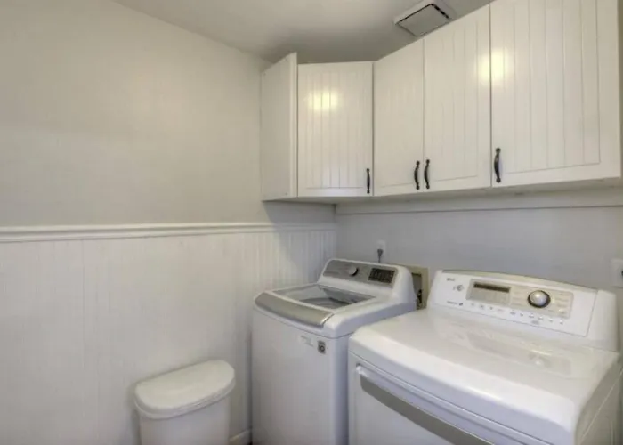 Dom wakacyjny Spacious Backyard W Free Heated Pool, Tv And Bbq