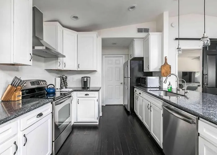 Dom wakacyjny Spacious Backyard W Free Heated Pool, Tv And Bbq *