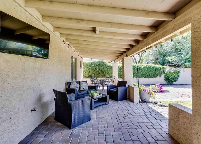 Spacious Backyard W Free Heated Pool, Tv And Bbq *